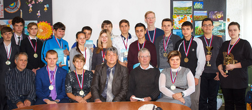  Участники и организаторы конкурса «Юный конструктор»